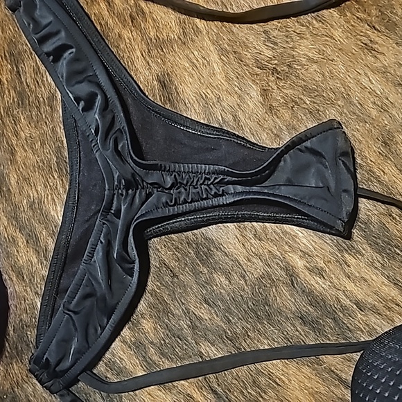 Bikini - Picture 3 of 5